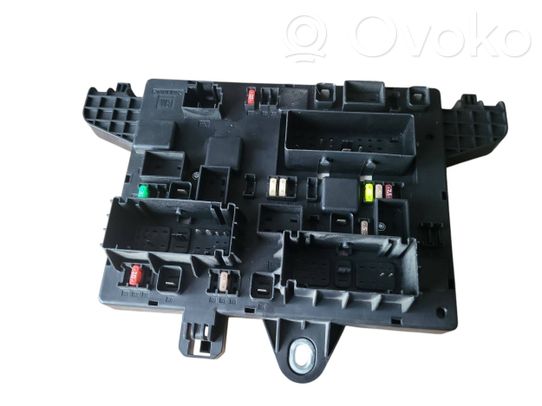 Opel Astra J Drošinātāju bloks 