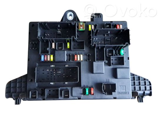 Opel Astra J Drošinātāju bloks 
