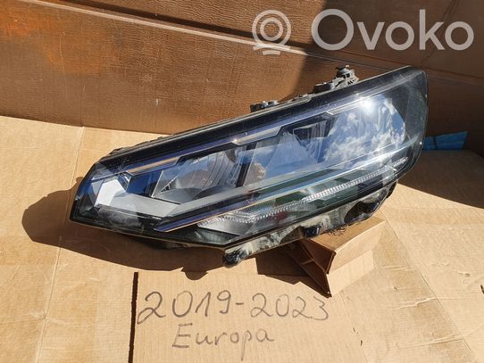 Volkswagen PASSAT B8 Faro/fanale 