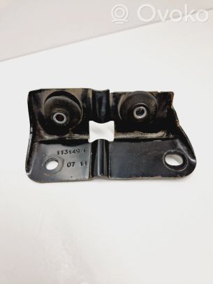 Citroen C4 II Ohjaustehostimen pumpun kannake 