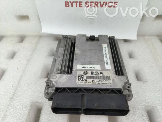 Блок управления двигателем ECU   5B0906012