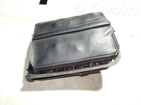 Audi A8 S8 D2 4D Mantu nodalījums stumbrs 