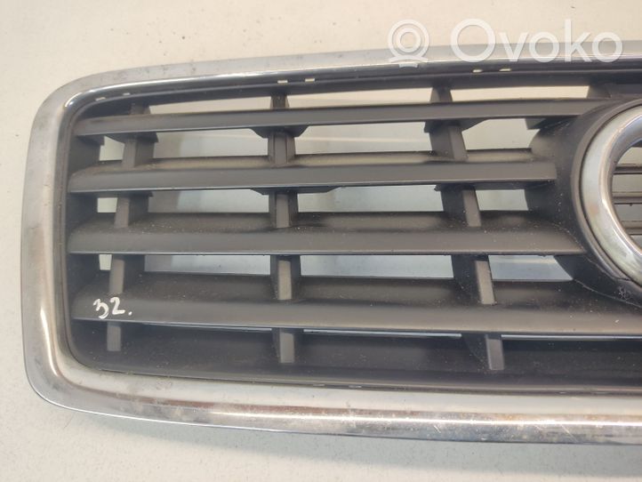 Audi A4 S4 B6 8E 8H Grille calandre supérieure de pare-chocs avant 8H0853653