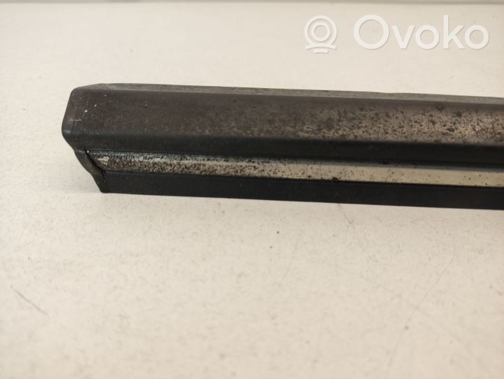 BMW 3 E30 Rivestimento parafango (modanatura) 1876129