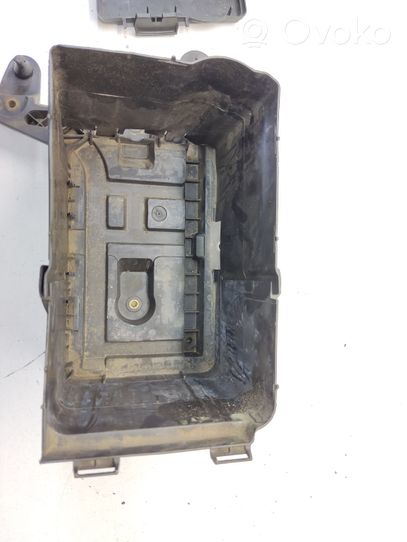 Audi A3 S3 8P Support boîte de batterie 1K0915333