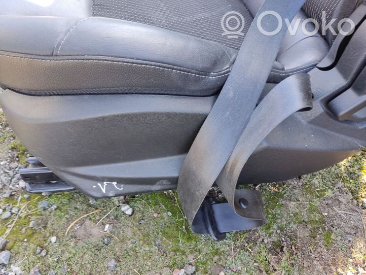 Ford B-MAX Istuimien ja ovien verhoilusarja 3700046