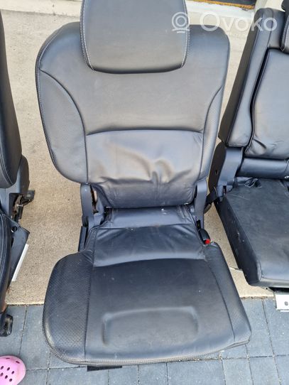 Mitsubishi Outlander Seat set N258060