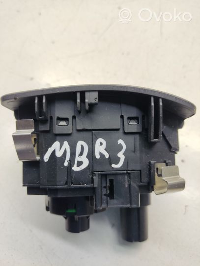 Mercedes-Benz R W251 Valokatkaisija A2515452604