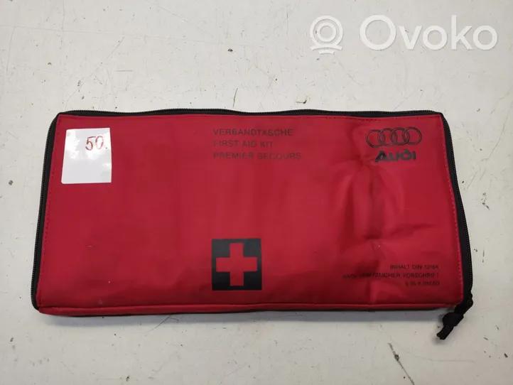 Audi A5 8T 8F Trousse de premiers secours 8K0860282