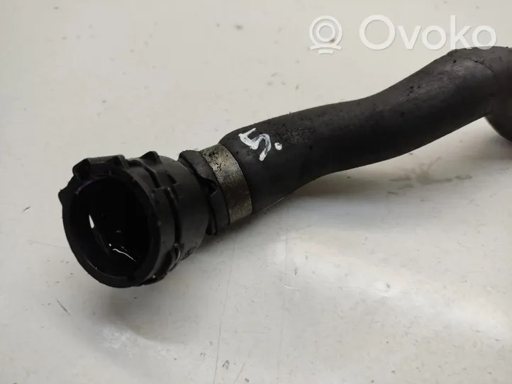 BMW 1 E81 E87 Tuyau de liquide de refroidissement moteur 9133172