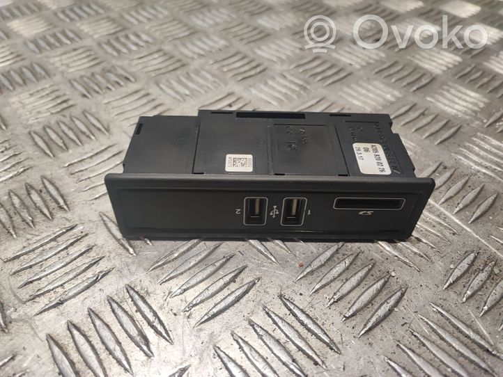 Mercedes-Benz C W205 Connettore plug in USB A2058200226