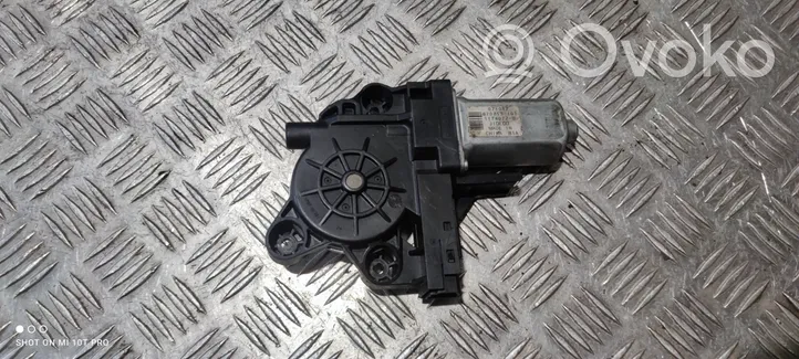 Volvo XC70 Front door window regulator motor 970713101