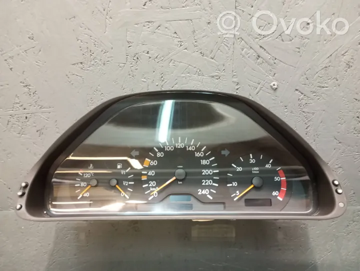 Mercedes-Benz E W210 Compteur de vitesse tableau de bord A2105401448