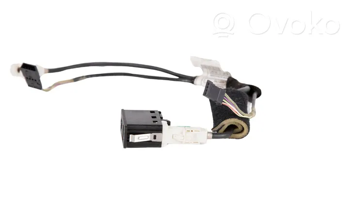 BMW 3 E90 E91 USB socket connector 9231763