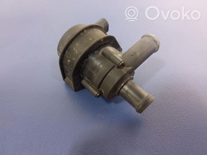 Volvo V40 Pompe de circulation d'eau 30950000