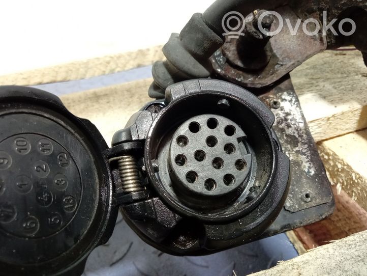 Volkswagen PASSAT B5 Комплект крюка 3B0803882C