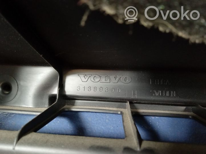 Volvo V40 Muu kynnyksen/pilarin verhoiluelementti 31389390