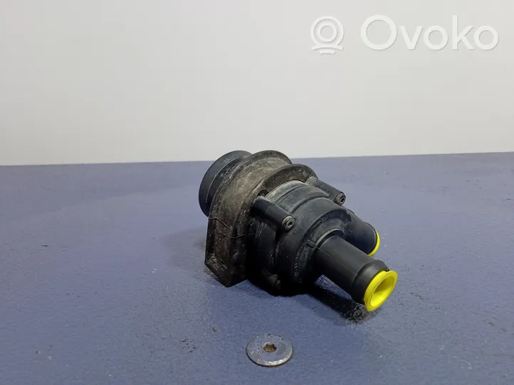 Volvo V40 Pompe de circulation d'eau 31320347