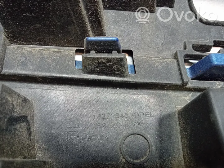 Opel Insignia A Lampa oświetlenia tylnej tablicy rejestracyjnej 13272845