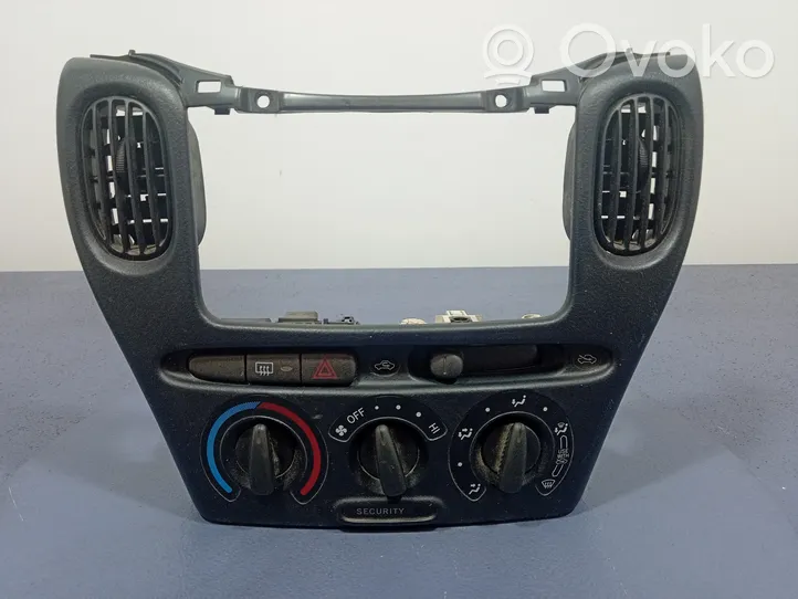 Toyota Yaris Verso Panel klimatyzacji 758277