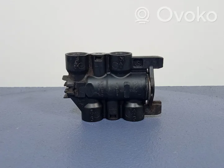 BMW 7 G11 G12 Boîtier de thermostat / thermostat 8632493