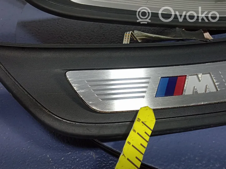 BMW 5 G30 G31 Verkleidung seitlich Fußraum 8064906