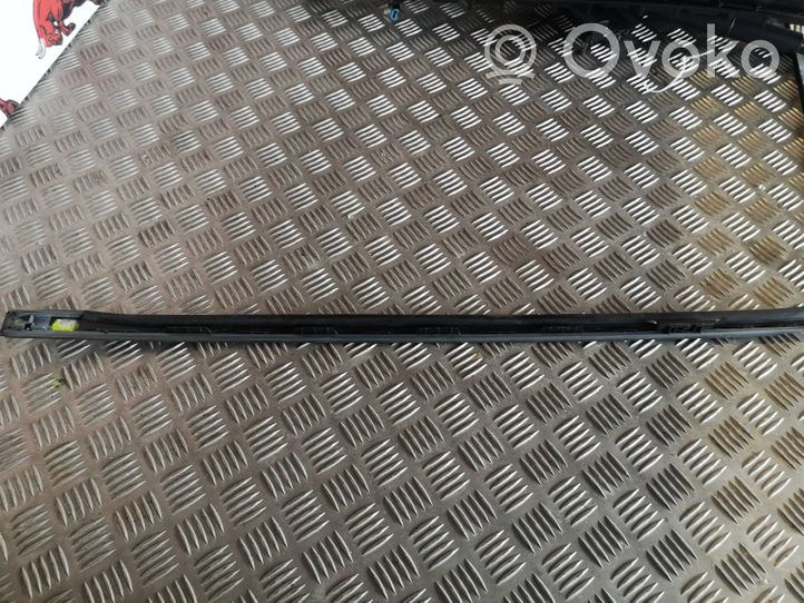 BMW 5 G30 G31 Copertura modanatura barra di rivestimento del tetto 7357288