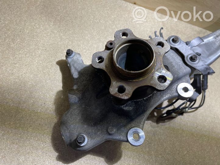 BMW 5 G30 G31 Mozzo ruota anteriore 6884381