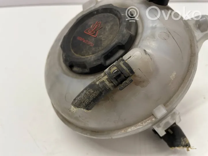 Audi Q3 F3 Vase d'expansion / réservoir de liquide de refroidissement 5Q0121407M