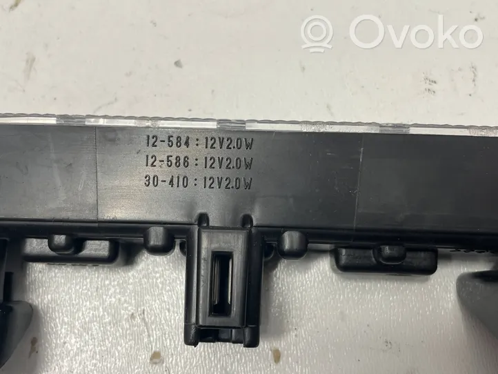 Toyota Auris E180 Luce d’arresto centrale/supplementare 12-584