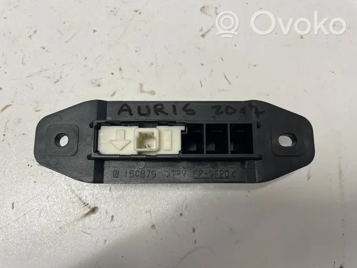 Toyota Auris E180 Interruptor para abrir la puerta trasera 15C879