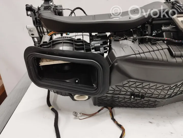 Mercedes-Benz C W205 Scatola climatizzatore riscaldamento abitacolo assemblata A2056804102