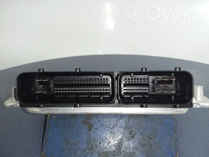 Volkswagen PASSAT B5.5 Блок управления двигателем ECU 0281010940