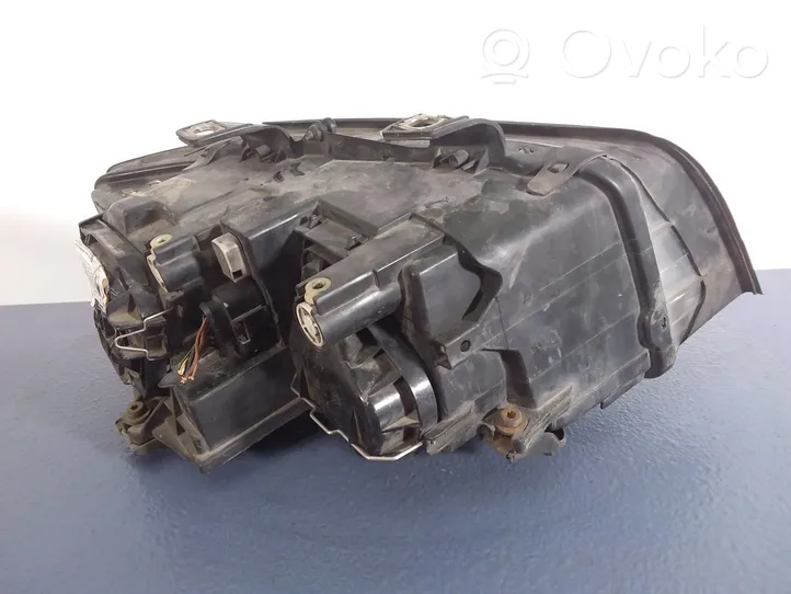 Audi A4 S4 B6 8E 8H Lampa przednia 8E0941029C