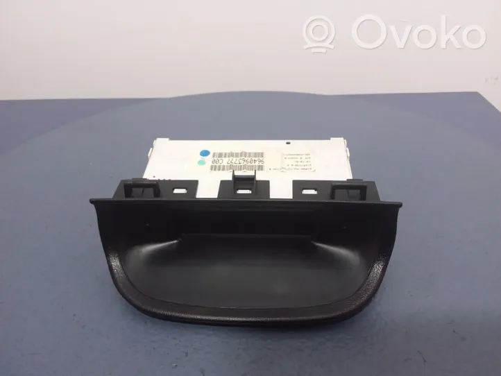 Peugeot 307 Unità principale autoradio/CD/DVD/GPS 9640963777