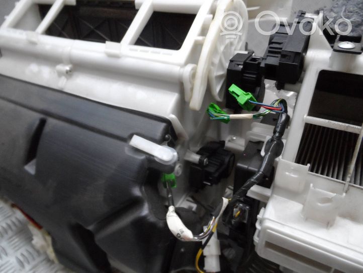 Citroen C-Crosser Sisälämmityksen ilmastoinnin korin kokoonpano 