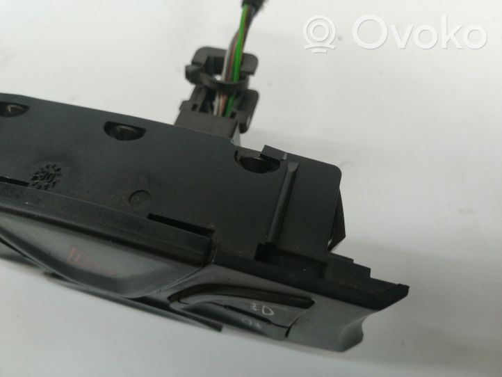 Ford Ka Botón interruptor de luz de peligro 735475933