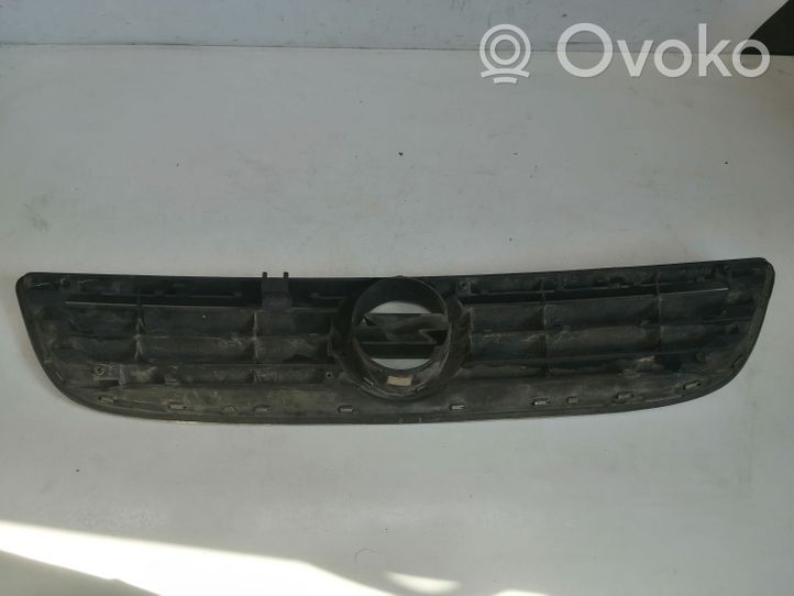 Opel Vectra B Etupuskurin ylempi jäähdytinsäleikkö 90580685