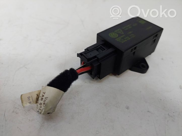 Volkswagen Phaeton Seat heating relay 7L0959772