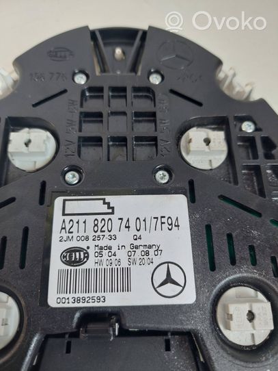 Mercedes-Benz E W211 Illuminazione sedili posteriori A2118207401