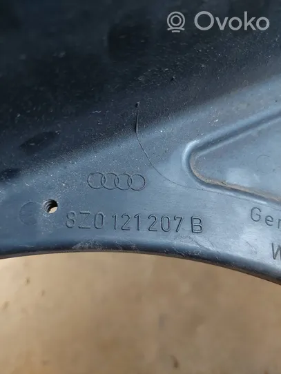 Audi A2 Jäähdyttimen jäähdytinpuhaltimen suojus 8Z0121207B