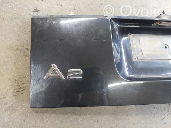 Audi A2 Barra de luz de la matrícula/placa de la puerta del maletero 8Z0853465A