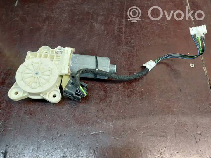 Mercedes-Benz E W211 Front door window regulator motor 0130821970