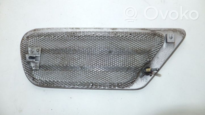 Toyota Land Cruiser (J100) Grill / Wlot powietrza błotnika przedniego 