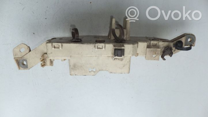 Toyota Land Cruiser (J100) Module de fusibles 