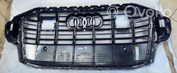 Audi Q7 4M Etupuskurin ylempi jäähdytinsäleikkö 4M0853651AG