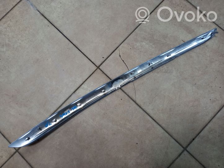 Mercedes-Benz GL X164 Moulure de porte arrière 1647302422