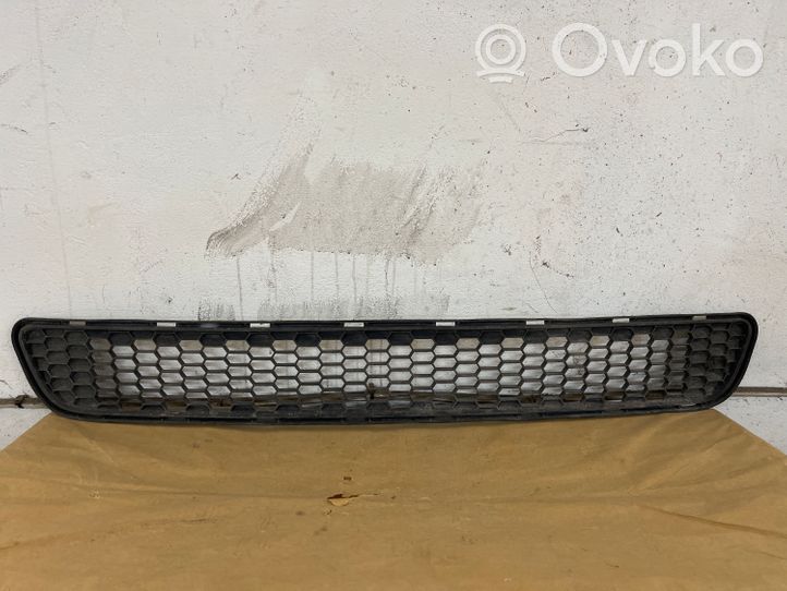 Toyota Sienna XL30 III Grille inférieure de pare-chocs avant 5311208010