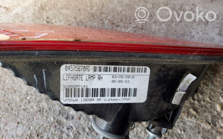 Volkswagen Routan Lampy tylnej klapy bagażnika 04575870AD