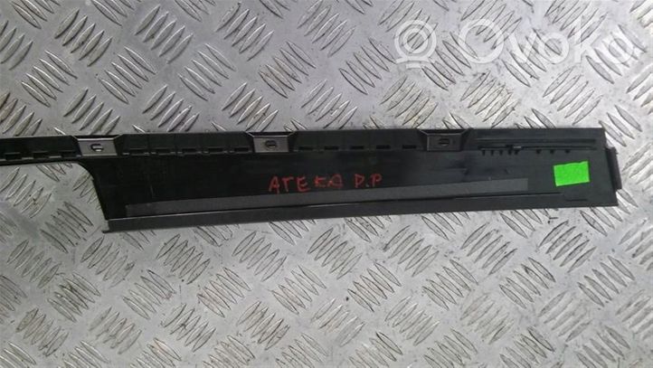 Seat Ateca Rivestimento modanatura del vetro della portiera anteriore 575837902A